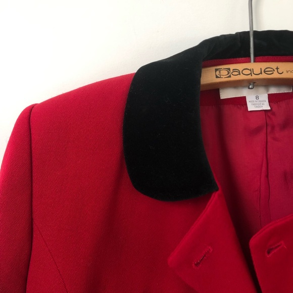 Festive Red Blazer With Contrat Velvet Collar - Picture 2 of 8